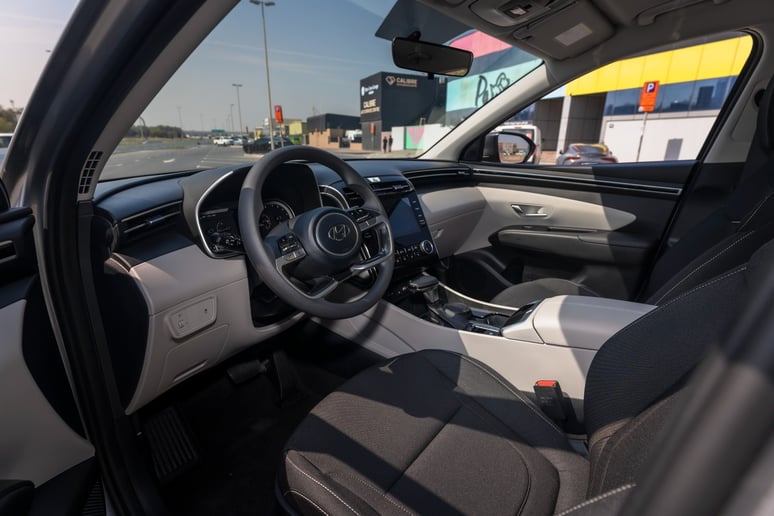 Hyundai Tucson (Silber), 2024  zur Miete in Ras Al Khaimah