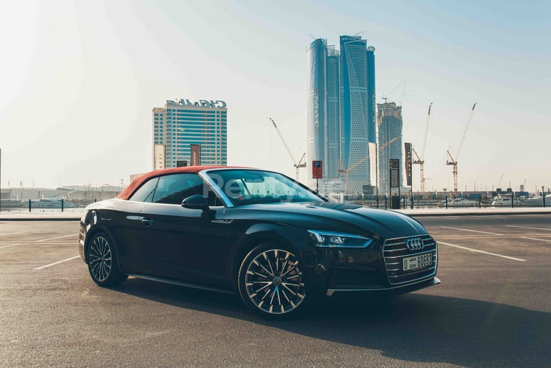 Audi A5 Cabriolet (Noir), 2018 &agrave; louer &agrave; Duba&iuml;