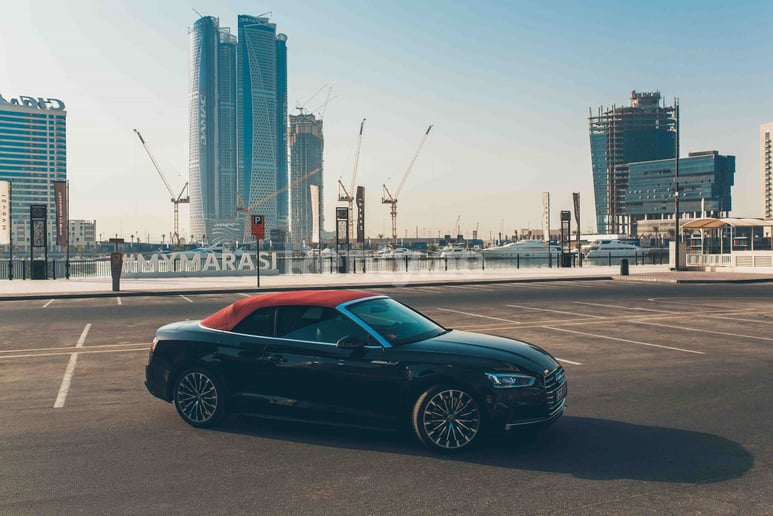 Audi A5 Cabriolet (Noir), 2018 &agrave; louer &agrave; Duba&iuml;