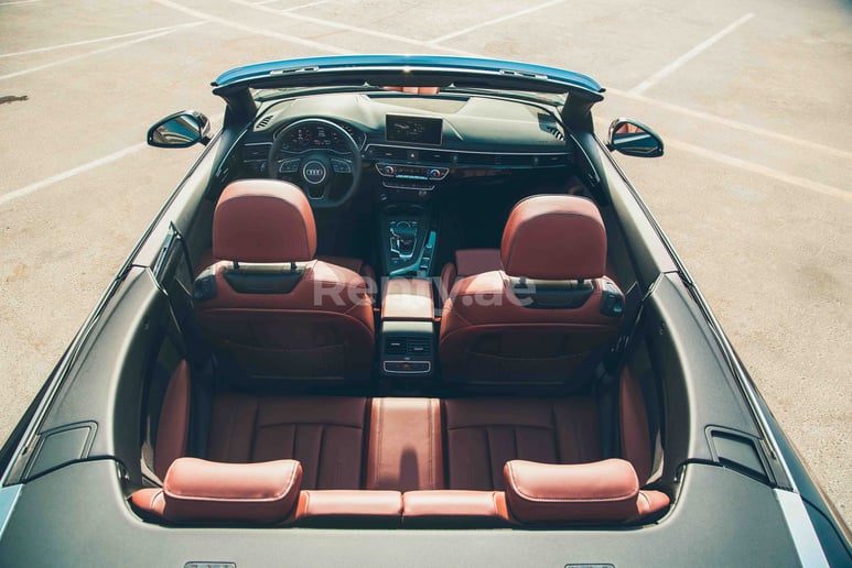 Audi A5 Cabriolet (Noir), 2018 &agrave; louer &agrave; Duba&iuml;