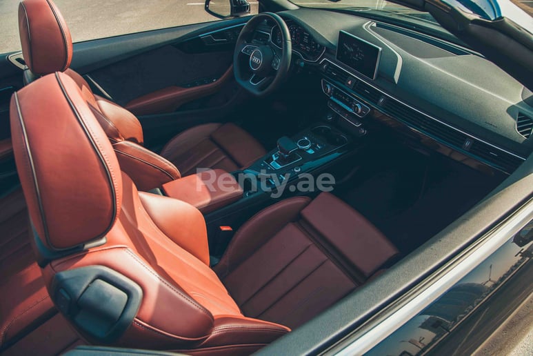 Audi A5 Cabriolet (Noir), 2018 &agrave; louer &agrave; Duba&iuml;