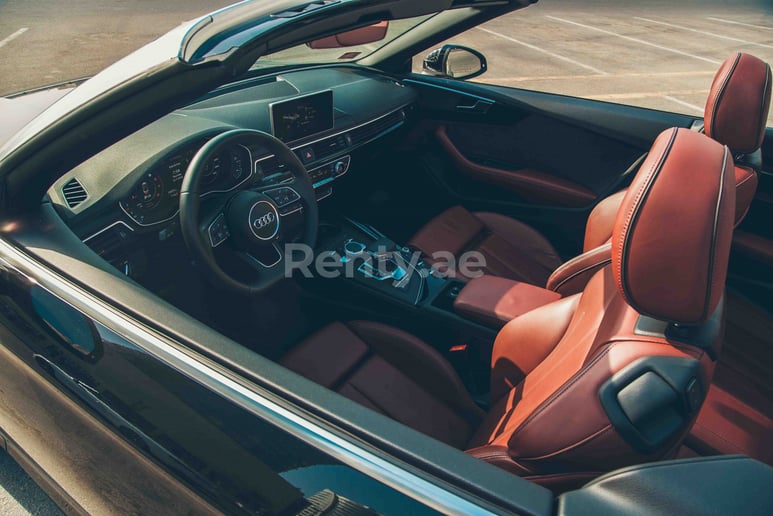 Audi A5 Cabriolet (Noir), 2018 &agrave; louer &agrave; Duba&iuml;