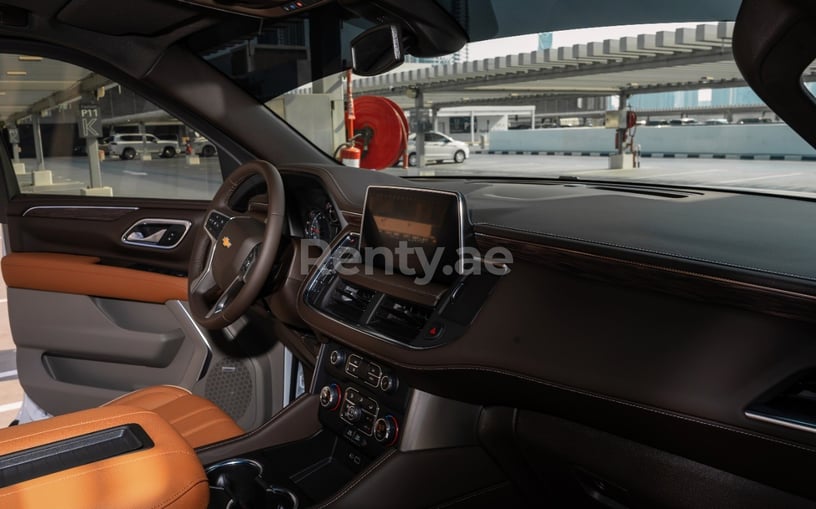 إيجار Chevrolet Tahoe (اللون البيج), 2021 في دبي 3