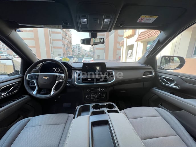 Chevrolet Tahoe (Beige), 2021  zur Miete in Dubai