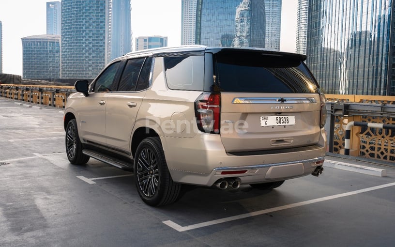 Chevrolet Tahoe (Beige), 2021 para alquiler en Abu Dhabi