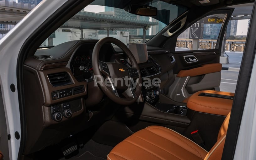 Chevrolet Tahoe (Beige), 2021 para alquiler en Abu Dhabi