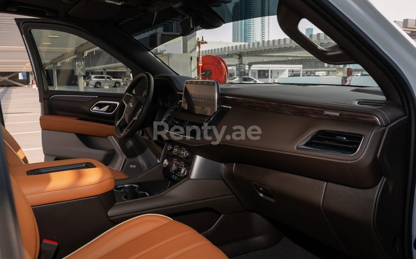Chevrolet Tahoe (Beige), 2021 para alquiler en Abu Dhabi