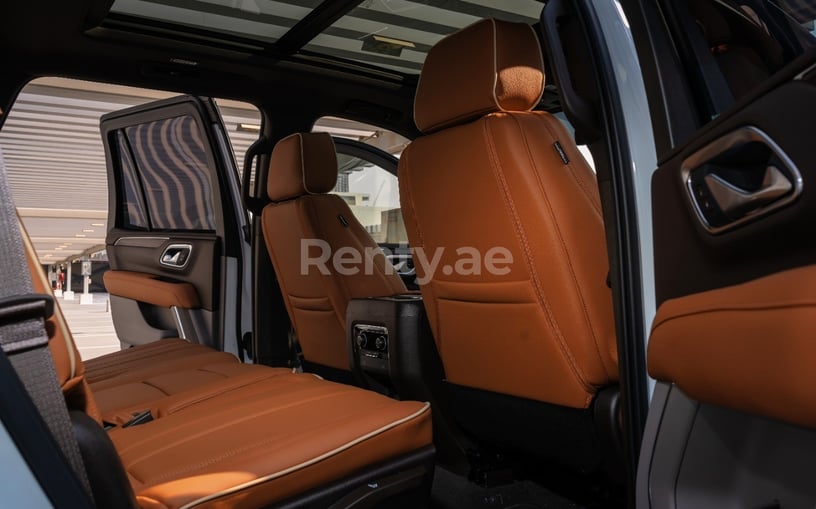 Chevrolet Tahoe (Beige), 2021 para alquiler en Abu Dhabi