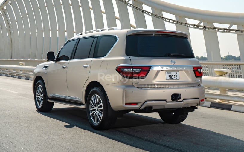 Nissan Patrol V8 Platinum (Beige), 2021 in affitto a Abu Dhabi