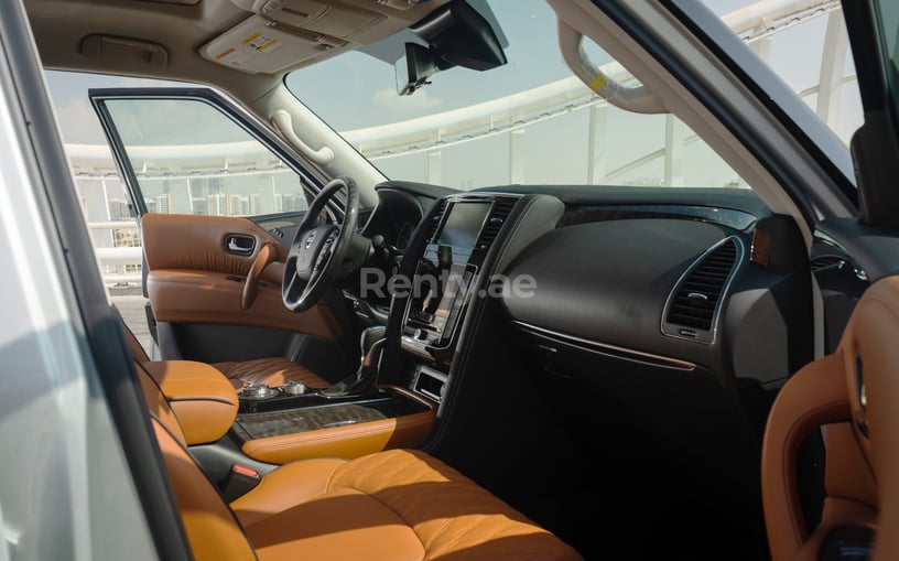 Nissan Patrol V8 Platinum (Beige), 2021 in affitto a Abu Dhabi