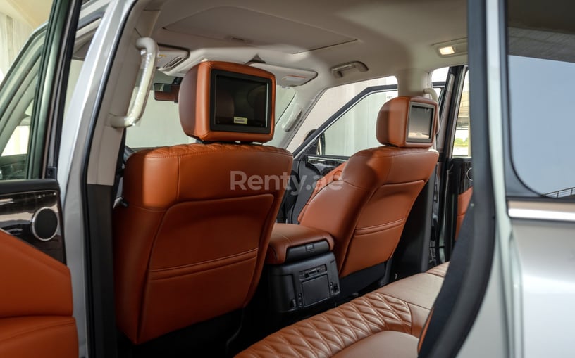 Nissan Patrol V8 Platinum (Beige), 2021 in affitto a Abu Dhabi