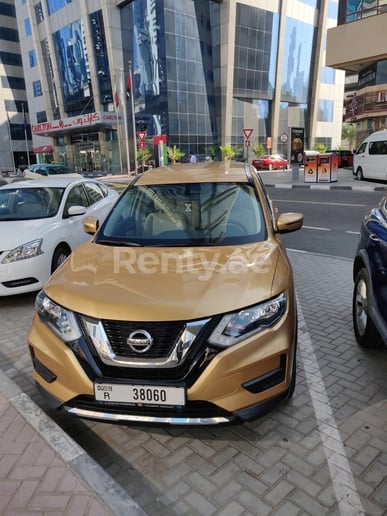 Nissan Xtrail (Beige), 2020  zur Miete in Dubai