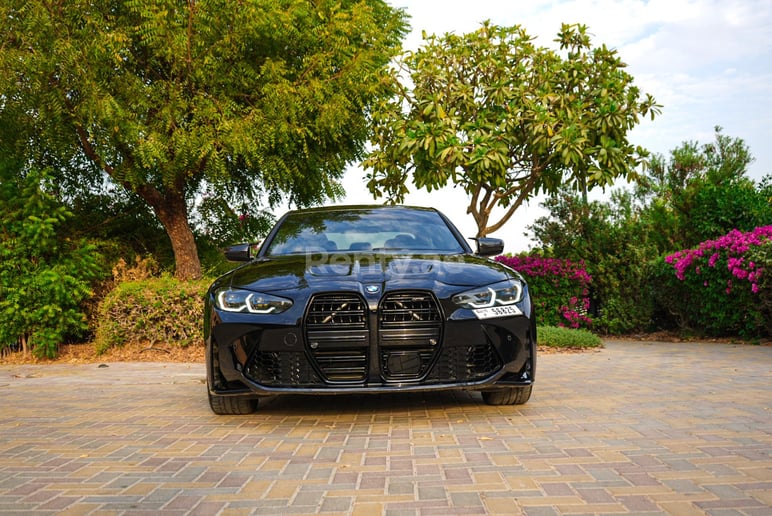 إيجار 2021 بي ام دبليو 330i with M3 competition bodykit and upgraded exhaust system (أسود), 2021 في دبي