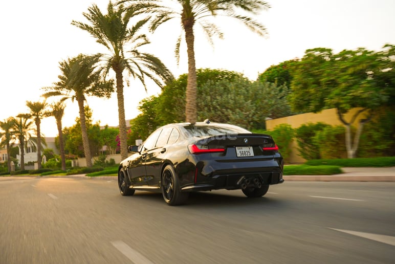 إيجار 2021 بي ام دبليو 330i with M3 competition bodykit and upgraded exhaust system (أسود), 2021 في دبي