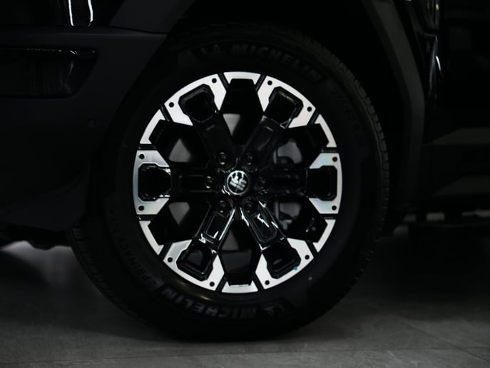 Jetour G700 (Zwart), 2025 te huur in Dubai