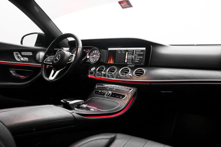 2019 Mercedes E300 with E63 bodyk (Schwarz), 2019  zur Miete in Dubai