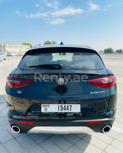 Alfa Romeo Stelvio (Schwarz), 2020  zur Miete in Dubai