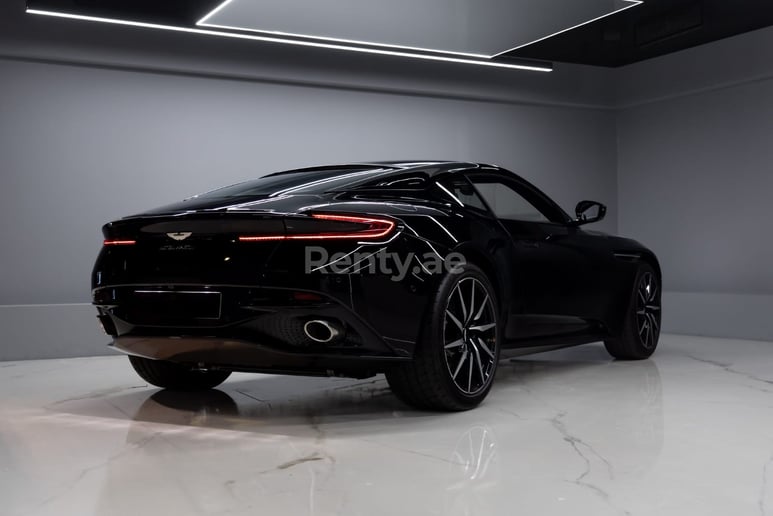 Aston Martin DB11 (Negro), 2022 para alquiler en Dub&aacute;i