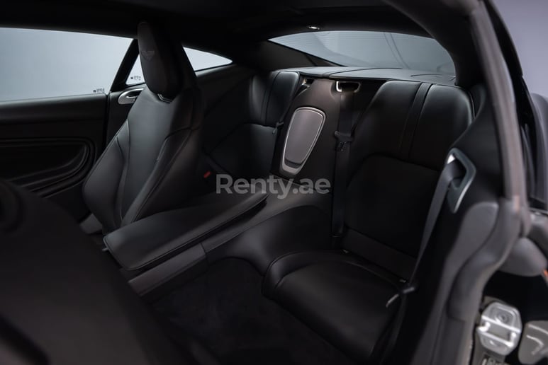 Aston Martin DB11 (Negro), 2022 para alquiler en Dub&aacute;i