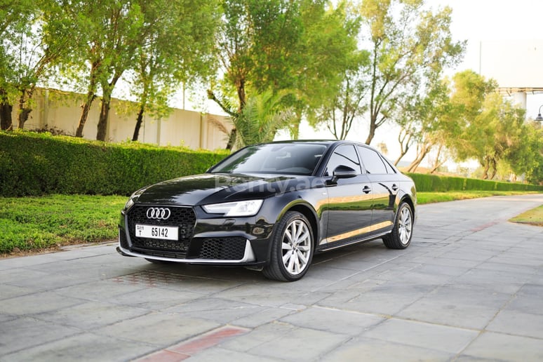 Audi A4 (Nero), 2018 in affitto a Dubai