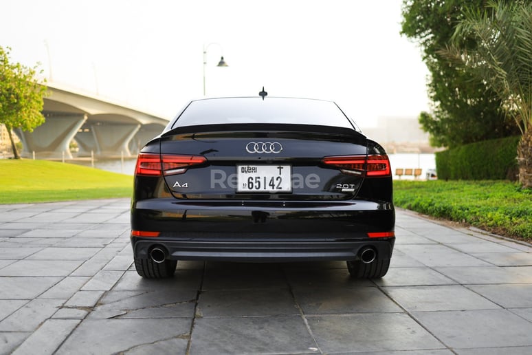 Audi A4 (Nero), 2018 in affitto a Dubai