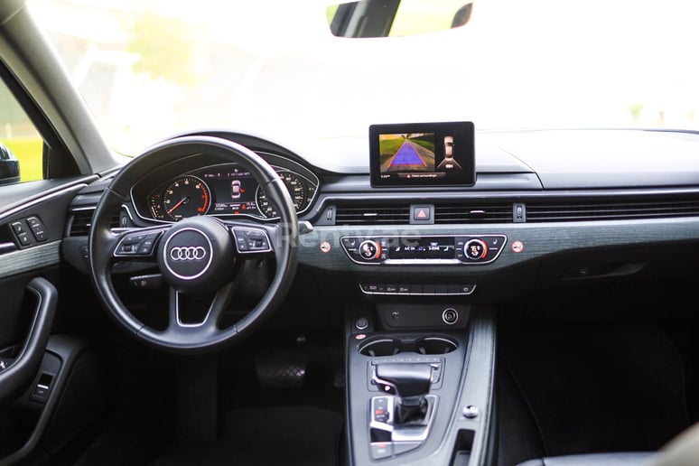 Audi A4 (Nero), 2018 in affitto a Dubai