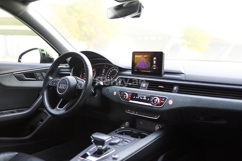 Audi A4 (Nero), 2018 in affitto a Dubai