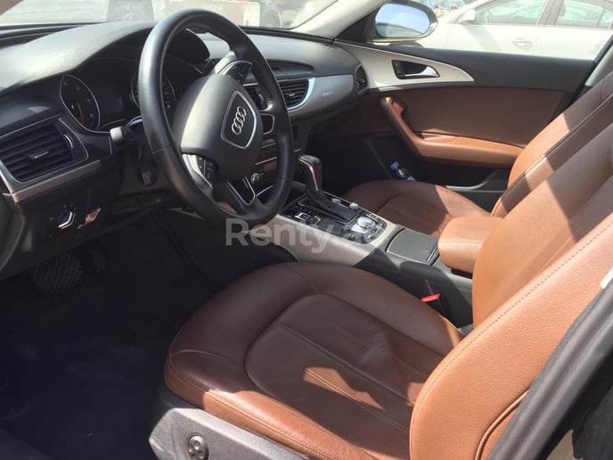 Dubai'de kiralık Audi A6 2,8 quatrro (Siyah), 2018