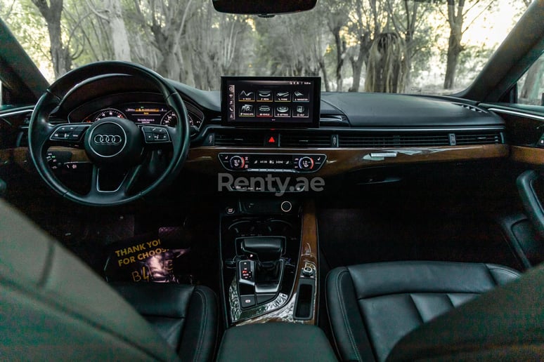 Audi A5 (Negro), 2020 para alquiler en Dub&aacute;i