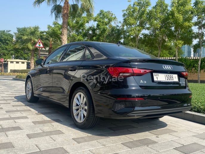 Res&uuml;'l-Hayme'de kiralık Audi A3 (Siyah), 2023