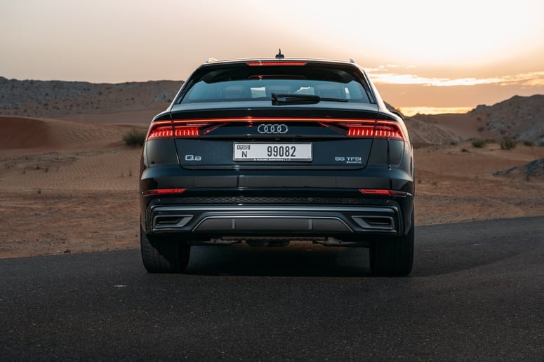Audi Q8 (Nero), 2022 in affitto a Sharjah