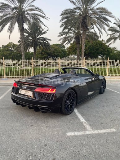 Audi R8 Convertible (Nero), 2018 in affitto a Dubai