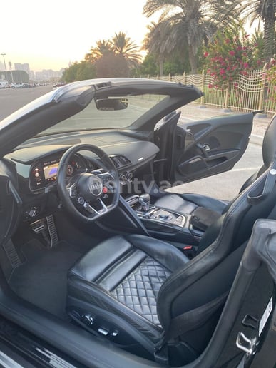 Audi R8 Convertible (Nero), 2018 in affitto a Dubai