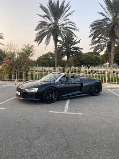 Audi R8 Convertible (Nero), 2018 in affitto a Dubai