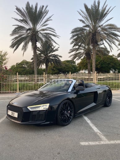 Audi R8 Convertible (Nero), 2018 in affitto a Dubai