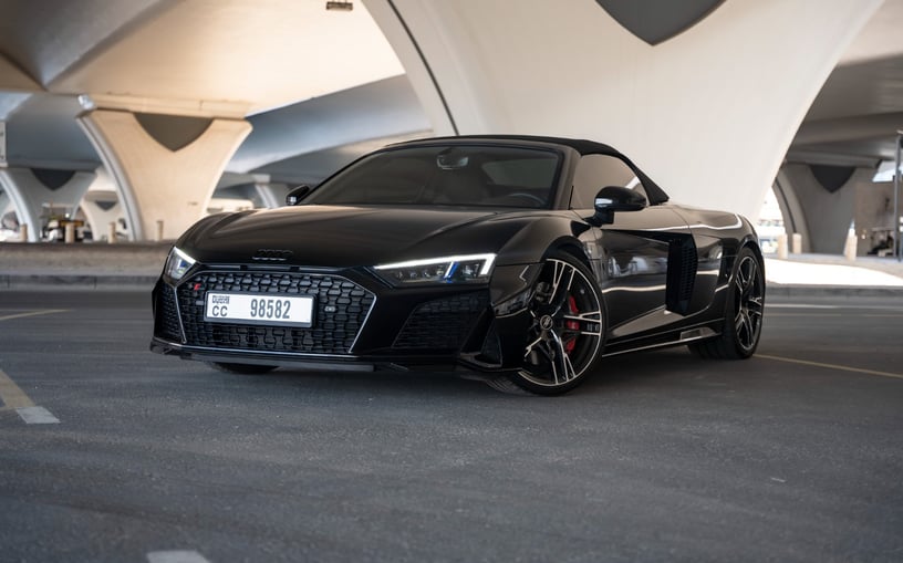 Audi R8 Spyder (Zwart), 2022 te huur in Ras Al Khaimah