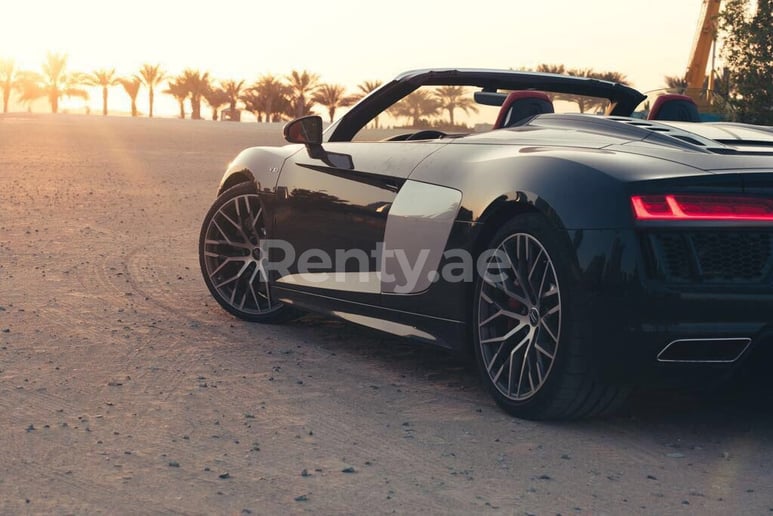 Audi R8 Spider (Nero), 2018 in affitto a Dubai