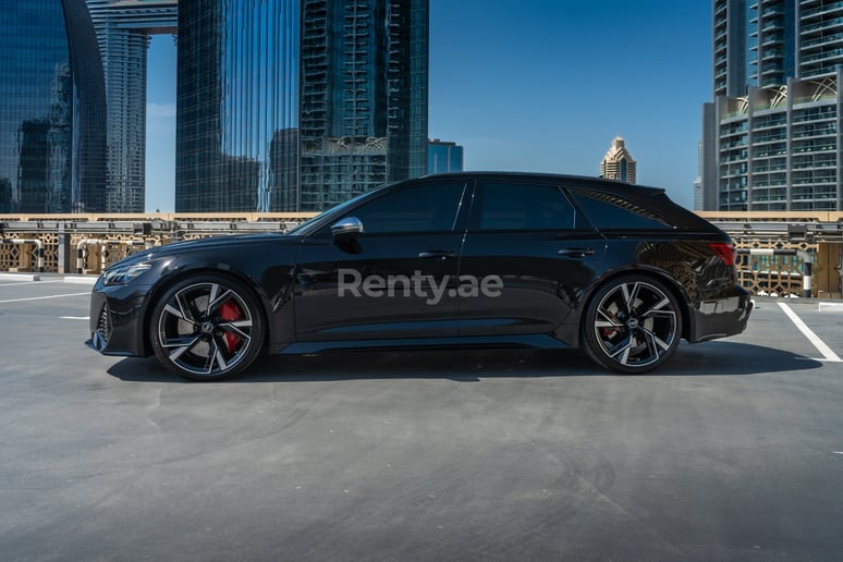 Audi RS6 (Negro), 2021 para alquiler en Dub&aacute;i