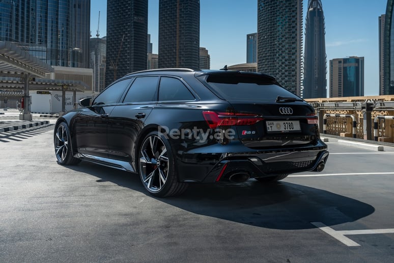 Audi RS6 (Negro), 2021 para alquiler en Dub&aacute;i