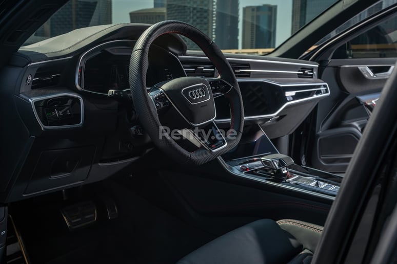 Audi RS6 (Negro), 2021 para alquiler en Dub&aacute;i