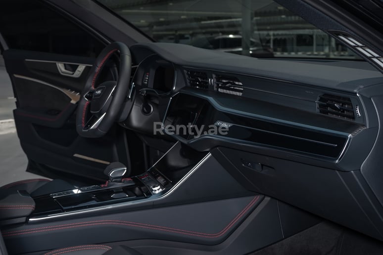 Audi RS6 (Negro), 2021 para alquiler en Dub&aacute;i