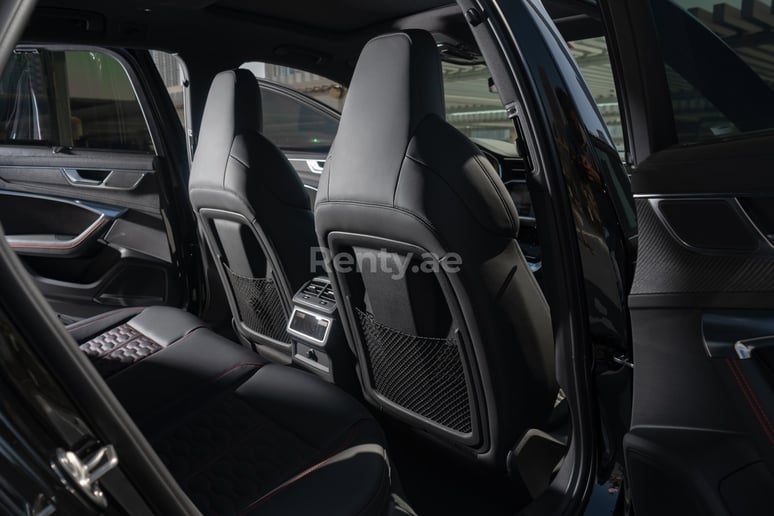 Audi RS6 (Negro), 2021 para alquiler en Dub&aacute;i