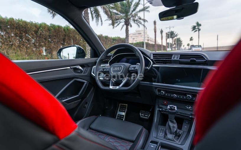Dubai'de kiralık Audi RSQ3 (Siyah), 2021