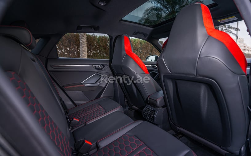 Dubai'de kiralık Audi RSQ3 (Siyah), 2021
