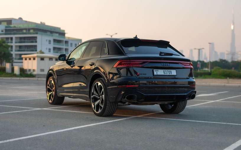 Audi RSQ8 (Negro), 2023 para alquiler en Ras Al Khaimah