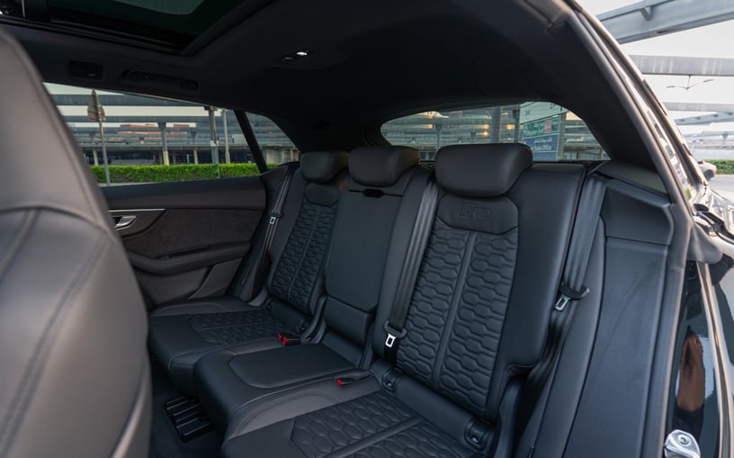 Audi RSQ8 (Negro), 2022 para alquiler en Abu Dhabi
