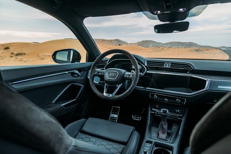 Abu Dabi'de kiralık Audi RSQ3 (Siyah), 2023
