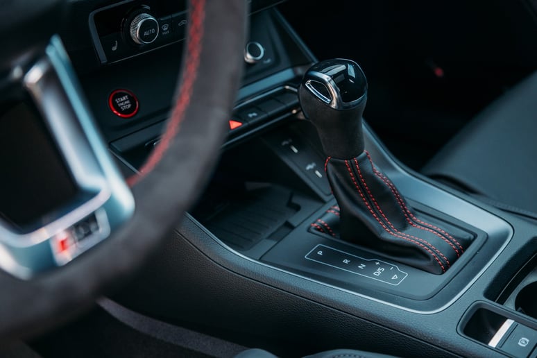 Abu Dabi'de kiralık Audi RSQ3 (Siyah), 2023
