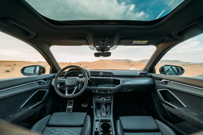 Abu Dabi'de kiralık Audi RSQ3 (Siyah), 2023