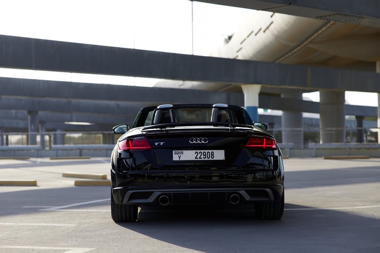 إيجار أودي TT (أسود), 2023 في دبي
